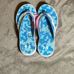 Under Armour women’s Blue Camo Flip Flop Sandals